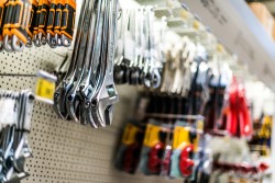 Hardware & Hardware Store